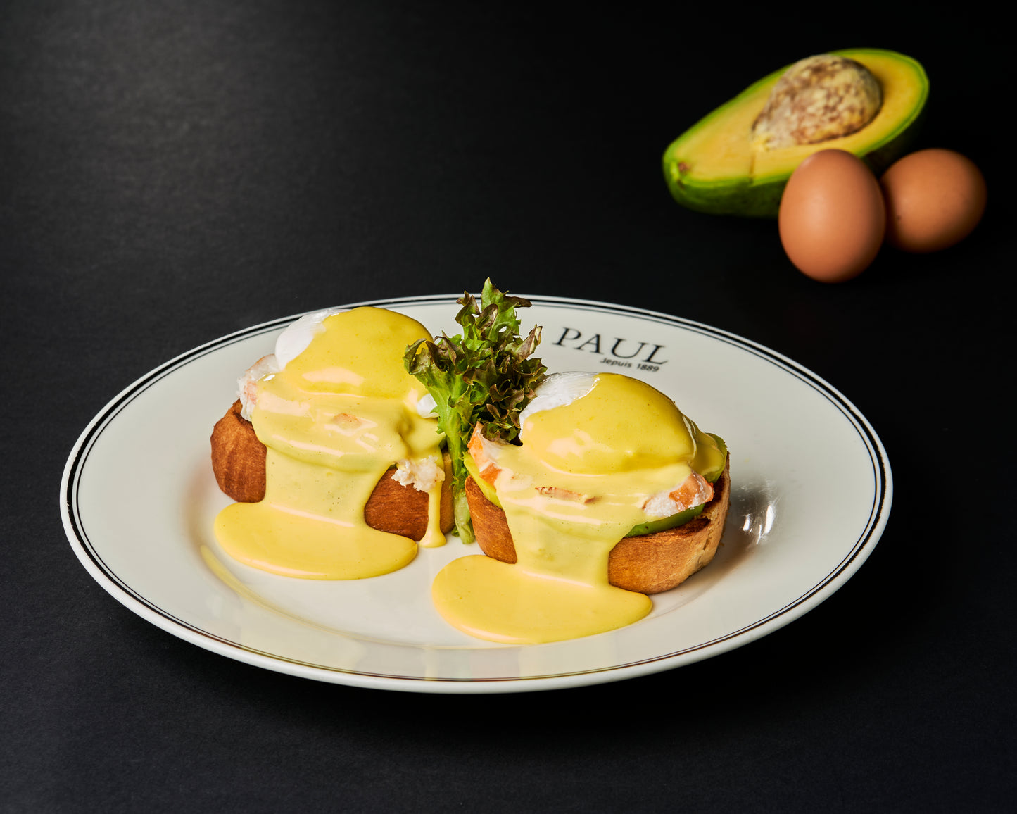 Huevos benedictinos con langosta