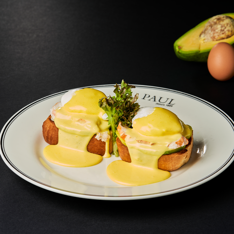 Huevos benedictinos con langosta
