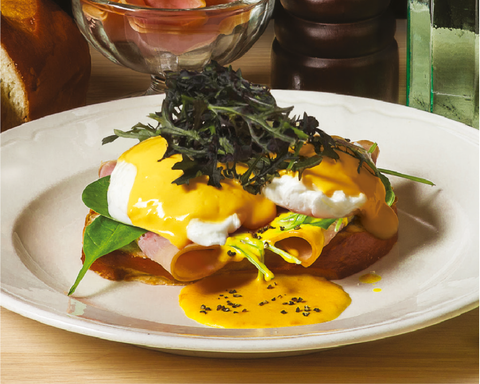 Huevos benedictinos con jamón